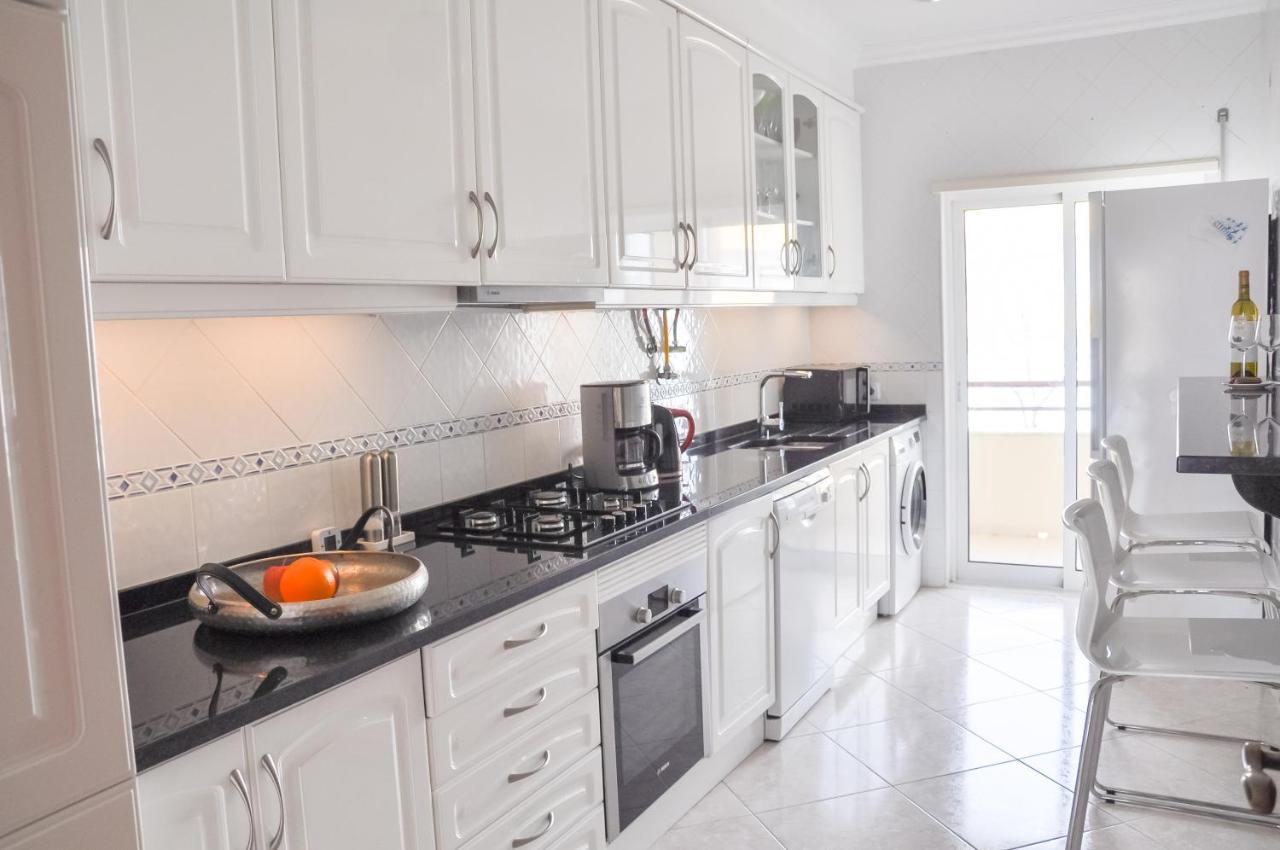 Lovelystay - 2Br Modern, Pool Access, Close To Marina & Beach Quarteira Exteriér fotografie